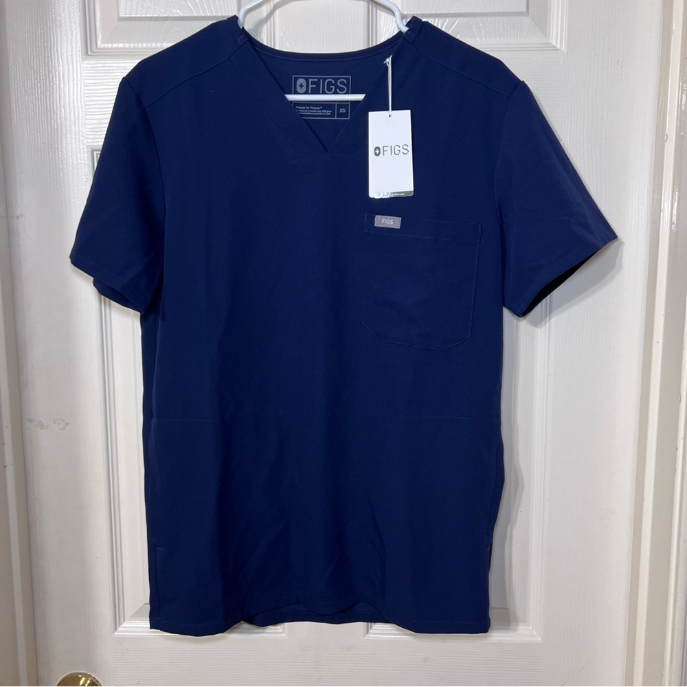 NEW Figs Chisec Three-Pocket Scrub Top Navy XS